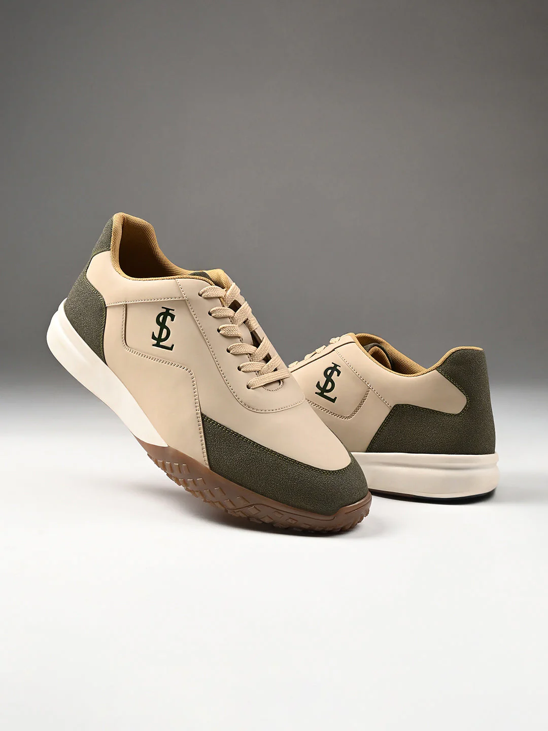 Sneakers-Low Top